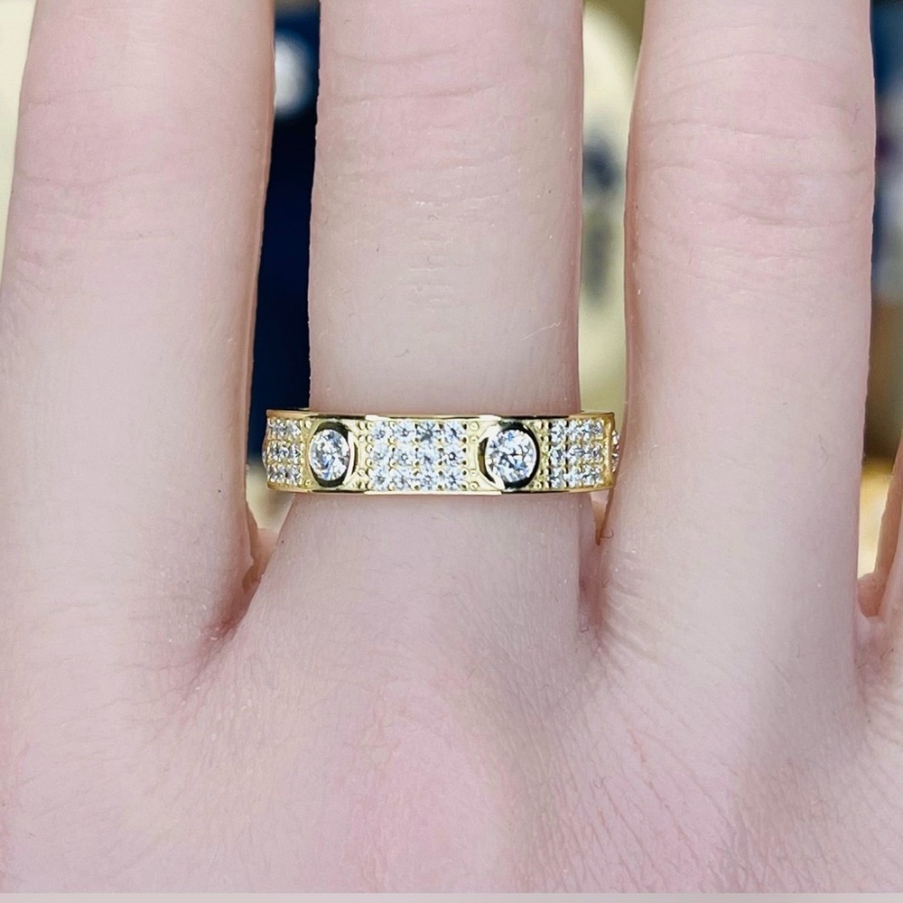 Moissanite Love Pavé Ring Band in
Sterling Silver [Gold - Size 7)
